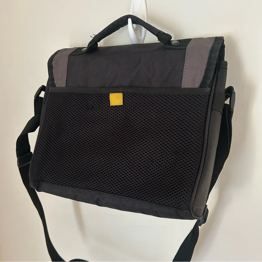Targus Messenger 11” Dual Tablet/iPad/laptop Bag w/Shoulder Strap‎ Heavy Duty